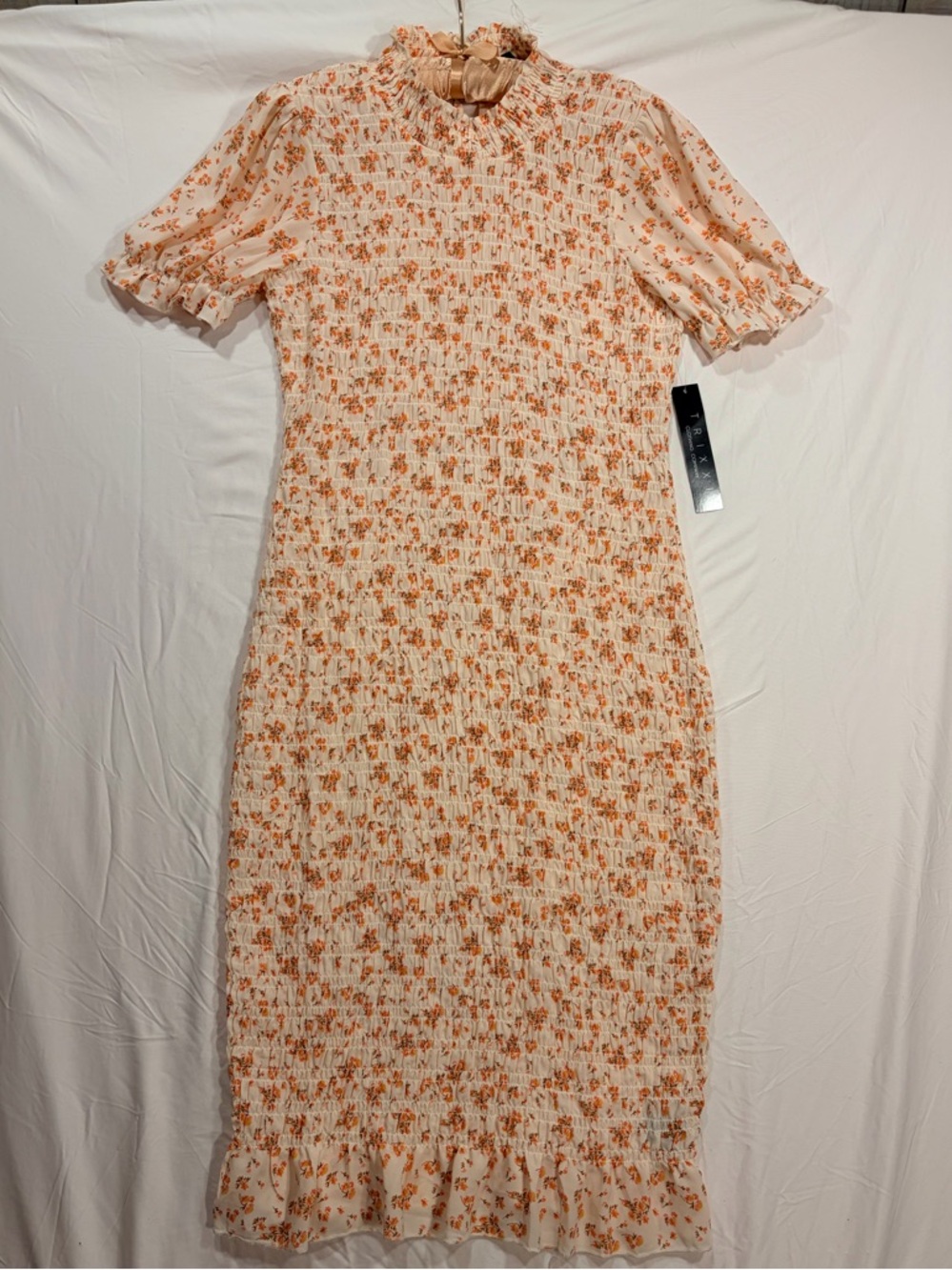 NWT Trixxi Floral Smocked short sleeve Midi Dress in Peach. Size XL
